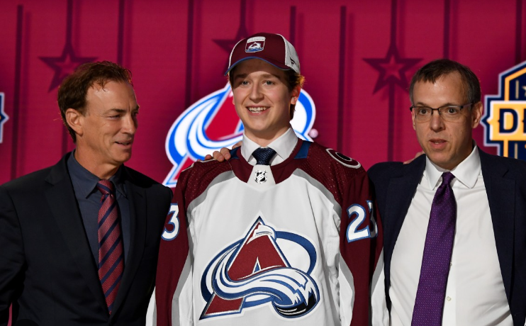 Colorado Avalanche og Ricky signerer en treårig rookiekontrakt